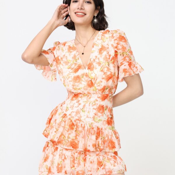 Vestido Corto Ajustado Flores Naranjas Volantes