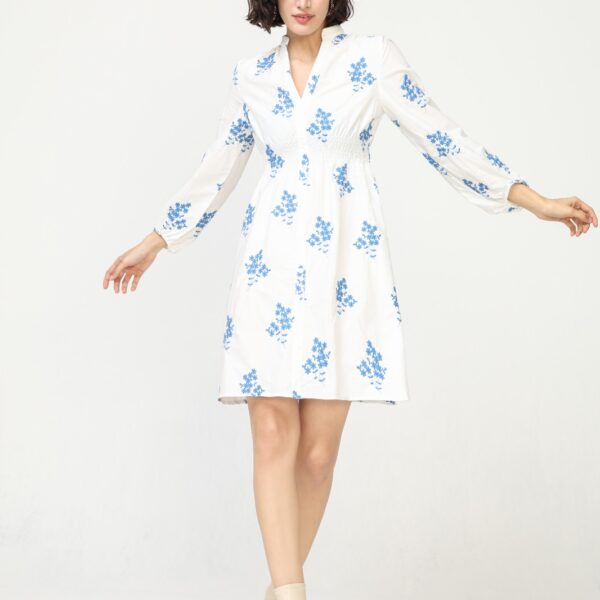 Vestido Corto Blanco Estilo Camisero Flores Azules