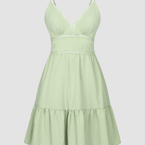 Vestido Corto Verde Tirantes Finos Escote V Detalles Calados Espalda Lazo