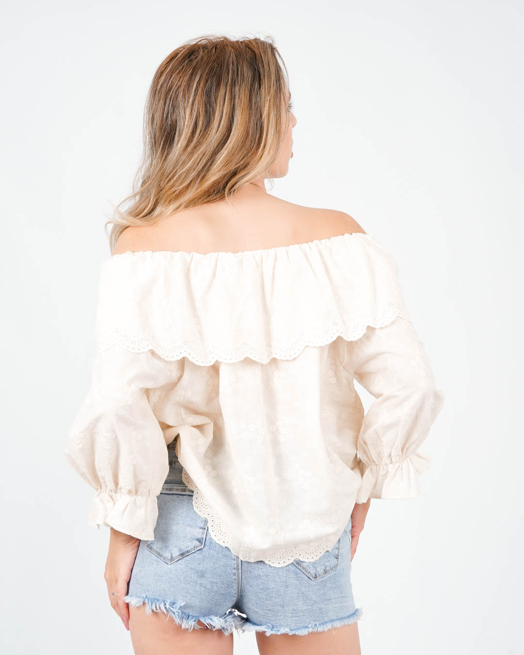CR-8027 BEIGE (2) Camiseta Detalle Bordados Hombros Descubiertos - Imagen 5